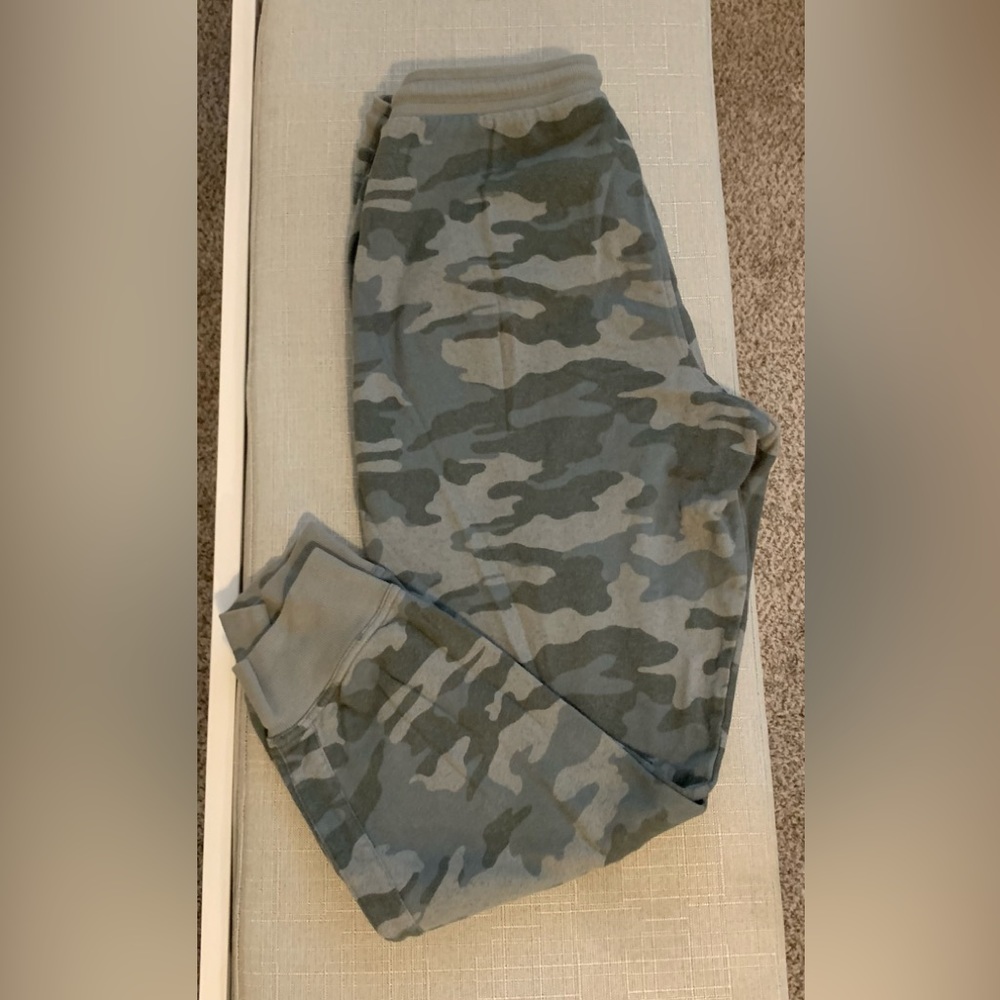 Universal Threads ladies jogger style sweat pant.